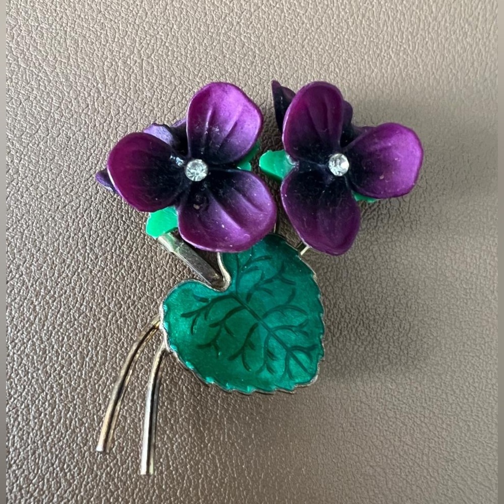 Vintage Purple West
Germany Purple VIOLET FLOWER PIN Brooch